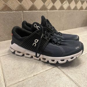 Oncloud running shoes. Black and white. Cloud swift.